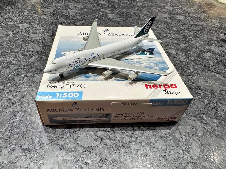 Herpa Wings Air New Zealand Boeing 747-400 Diecast Model 1:500