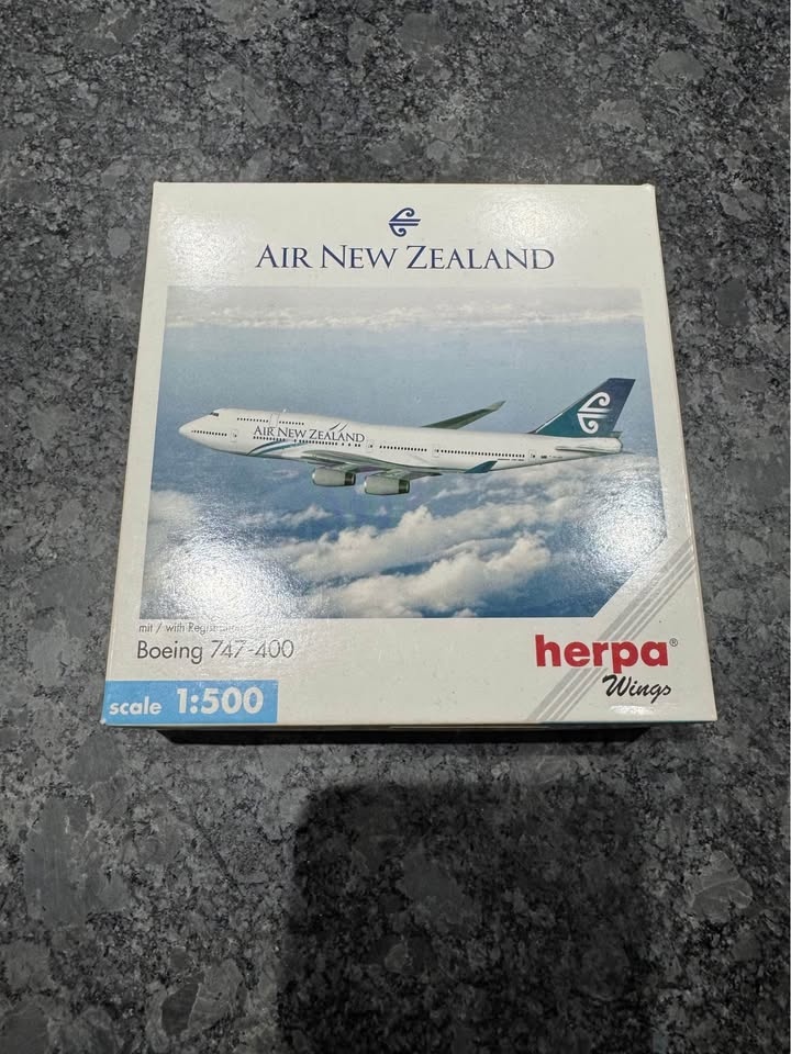 Herpa Wings Air New Zealand Boeing 747-400 Diecast Model 1:500 - photo 2