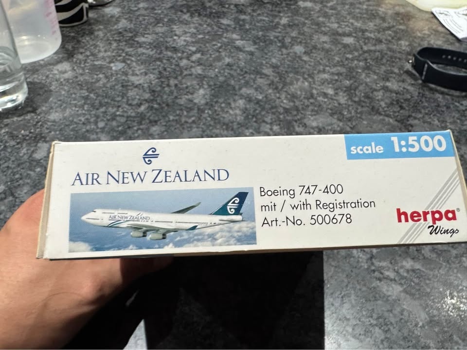 Herpa Wings Air New Zealand Boeing 747-400 Diecast Model 1:500 - photo 3