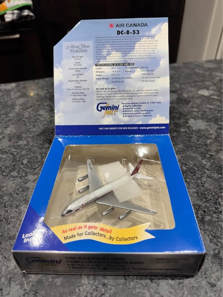 Gemini Jets Air Canada DC-8-53 (1:400 Diecast Model) - photo 2