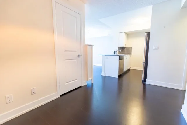 For Rent 1+ 1 condo parking & locker included. image indicator(3)