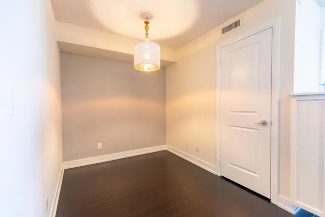 For Rent 1+ 1 condo parking & locker included. image indicator(5)