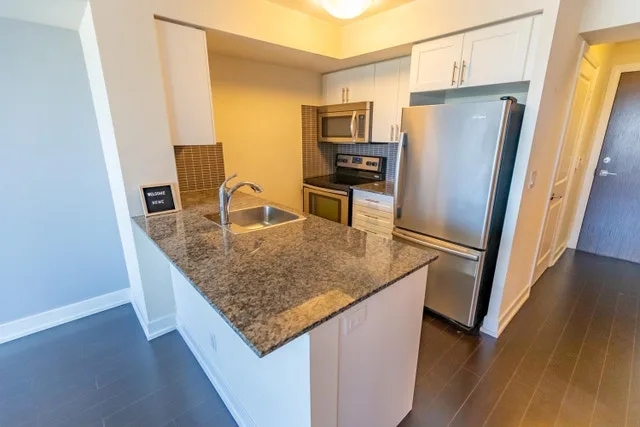 For Rent 1+ 1 condo parking & locker included. image indicator(8)