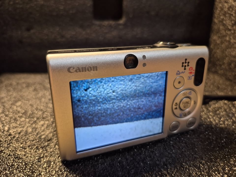 Retro Canon PowerShot SD1100 IS + Case & Card - photo 4