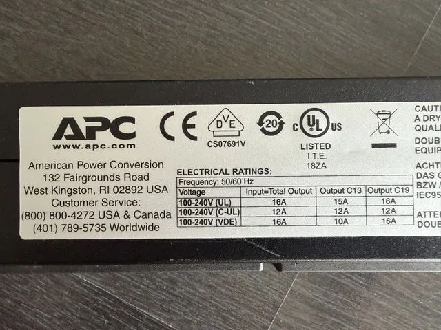 APC AP9559 Basic Rack PDU, 1U, 16A, 10 C13 and 2 C19 outlets image indicator(2)