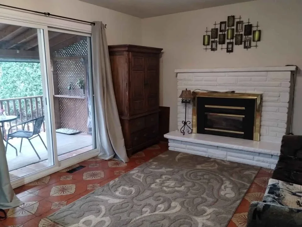 2 Beds 1 Bath - Apartment image indicator(2)