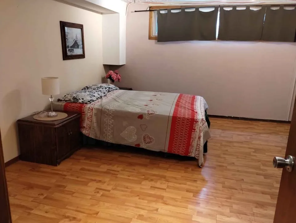 2 Beds 1 Bath - Apartment image indicator(8)
