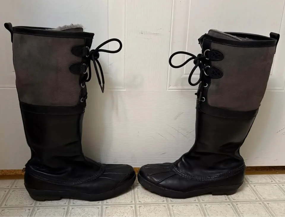EUC. Ugg Belcloud Tall Waterproof Boots - Size 7.5 image indicator(4)