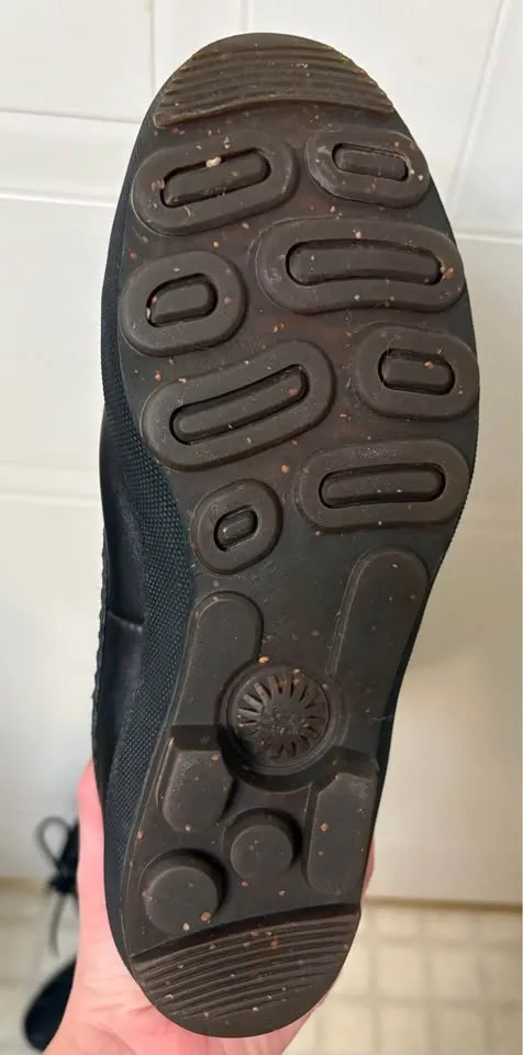 EUC. Ugg Belcloud Tall Waterproof Boots - Size 7.5 image indicator(9)