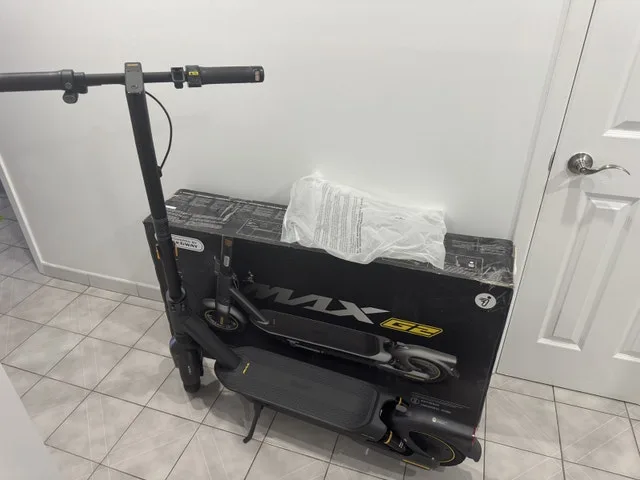 Segway Ninebot G2 Scooter