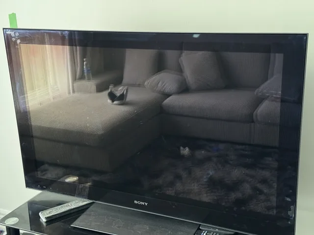 Sony 42” Tv + Stand