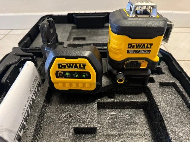 Dewalt 3 Beam Laser DCLE34030GB image indicator(2)