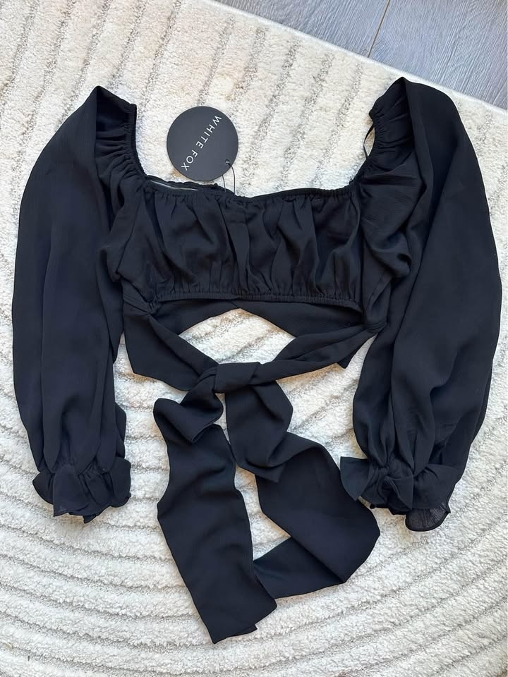 BNWT White fox cropped wrap around top - photo 2