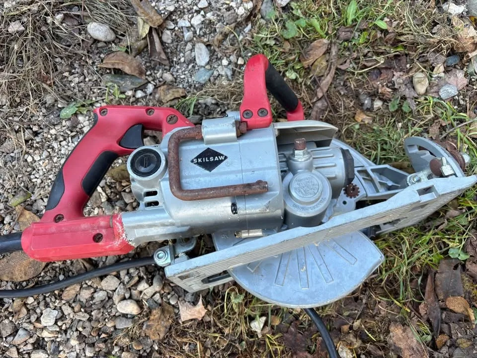 Skill saw worm drive spt77wml corded 7 1/4 inch image indicator(2)