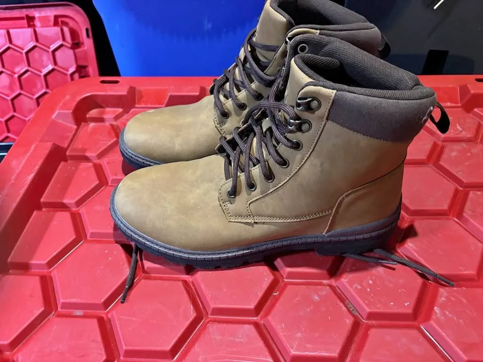 New mountain ridge size 8 boots