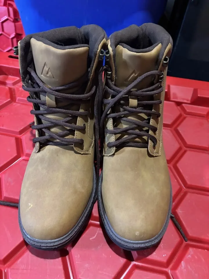 New mountain ridge size 8 boots image indicator(2)