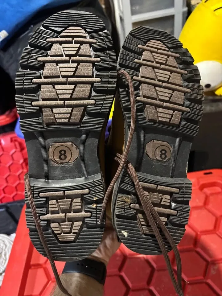 New mountain ridge size 8 boots image indicator(4)