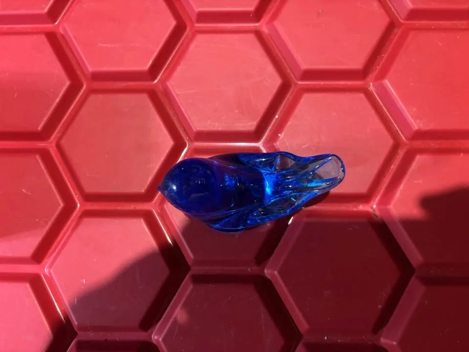 Blue glass bird signed 1993 image indicator(2)