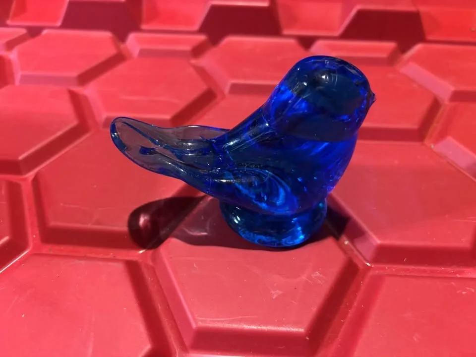 Blue glass bird signed 1993 image indicator(3)