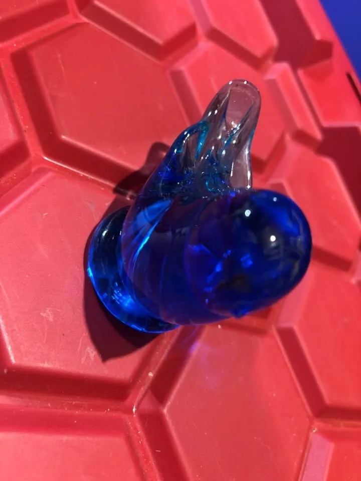 Blue glass bird signed 1993 image indicator(4)