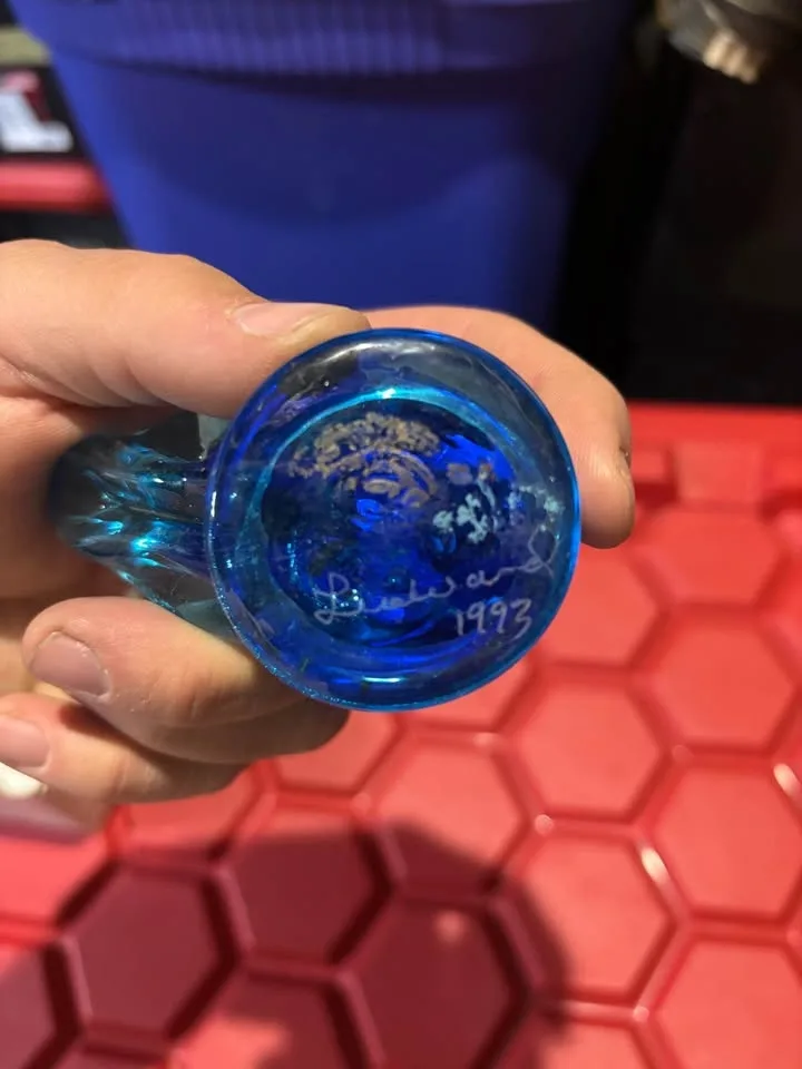 Blue glass bird signed 1993 image indicator(6)