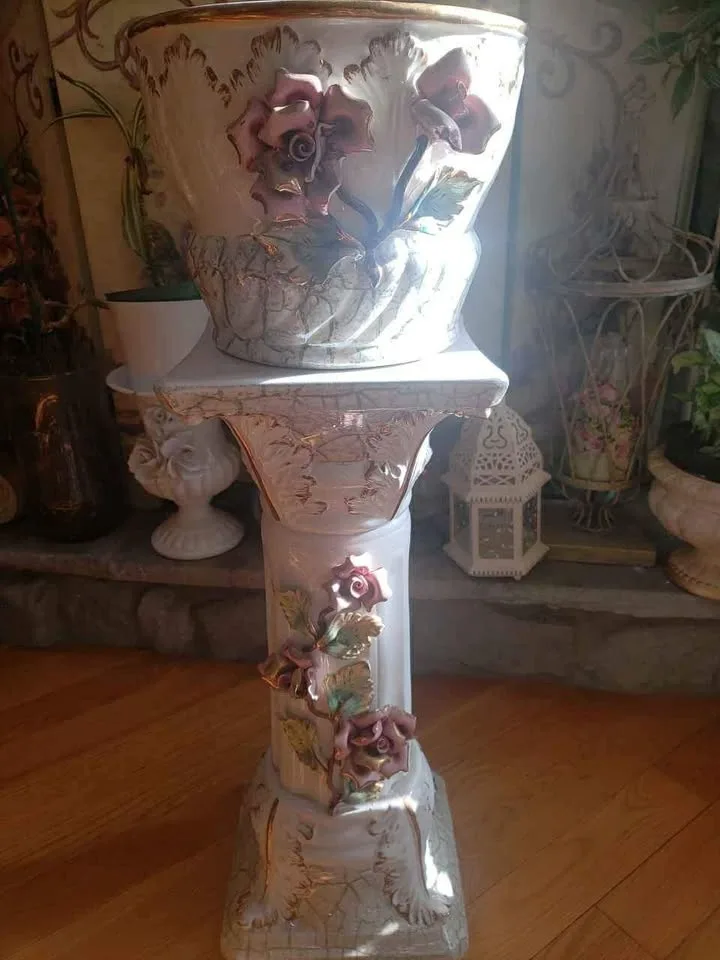 Capodimonte Planter Pedestal Roses image indicator(3)