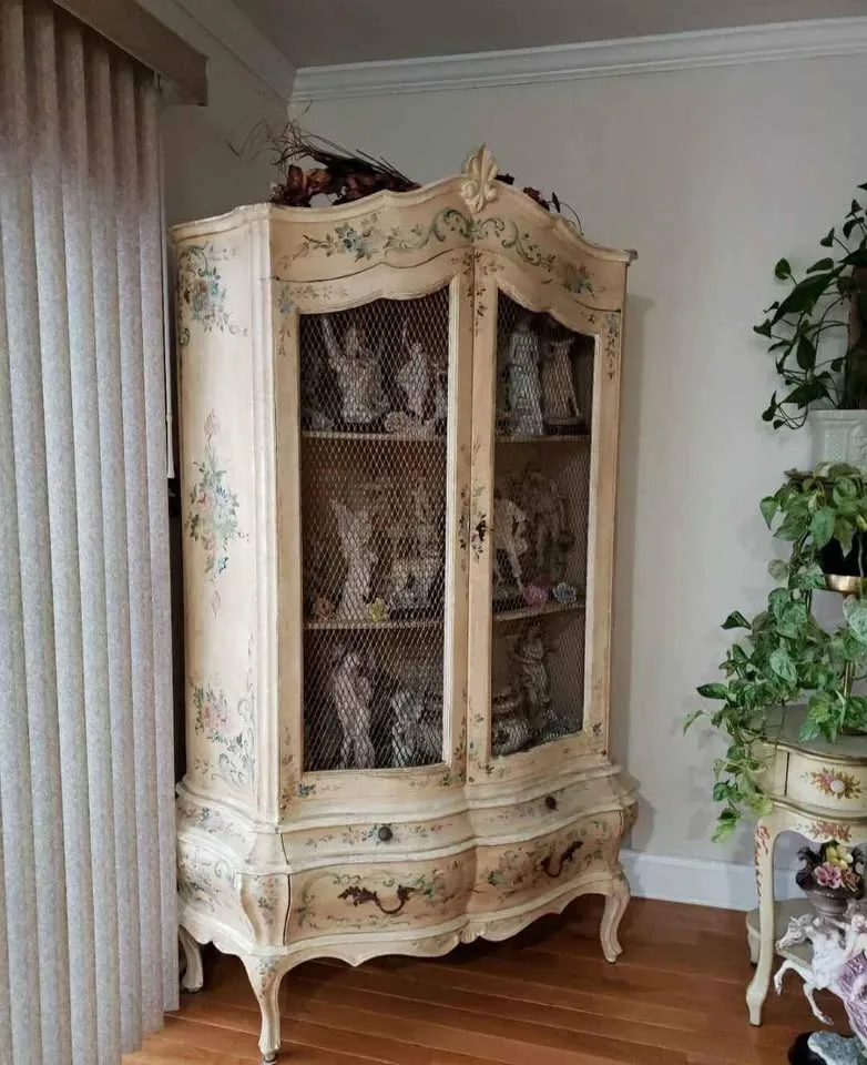 Vintage Antique Curio Handpainted Curio Hutch Cabinet Display image indicator(4)