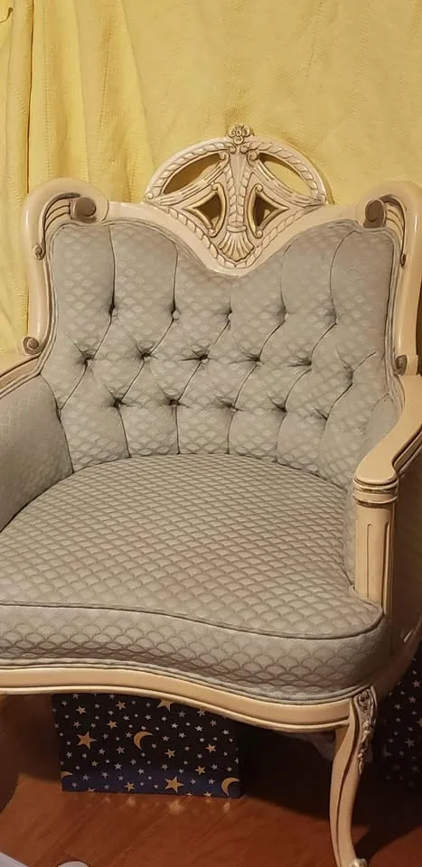 Vintage French provincial Chair White Blue image indicator(2)