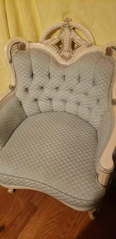 Vintage French provincial Chair White Blue image indicator(3)