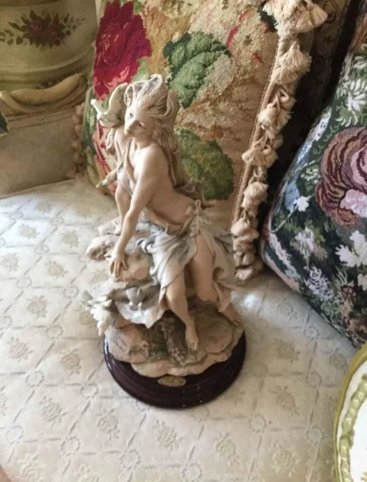 Giuseppe Armani figurines image indicator(5)