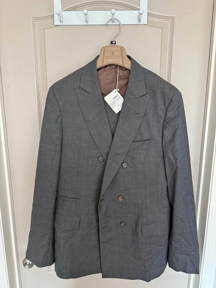 BNWT - Men’s Brunello Cucinelli Grey 2 Piece Suit (Size 50)