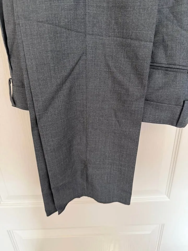 BNWT - Men’s Brunello Cucinelli Grey 2 Piece Suit (Size 50) image indicator(9)