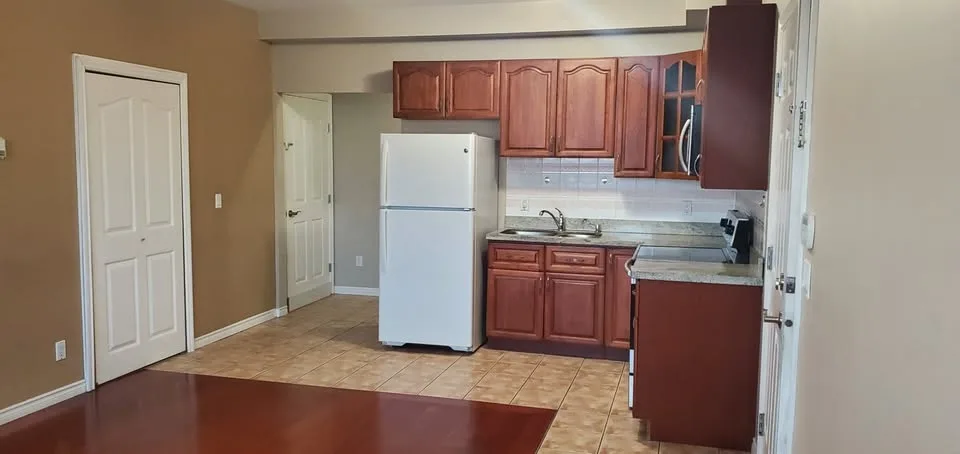 2 Beds 1 Bath - House image indicator(2)