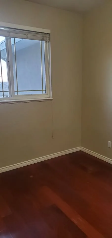 2 Beds 1 Bath - House image indicator(8)