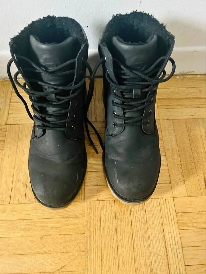 Teen Boy’s winter boot size 7 thumbnail