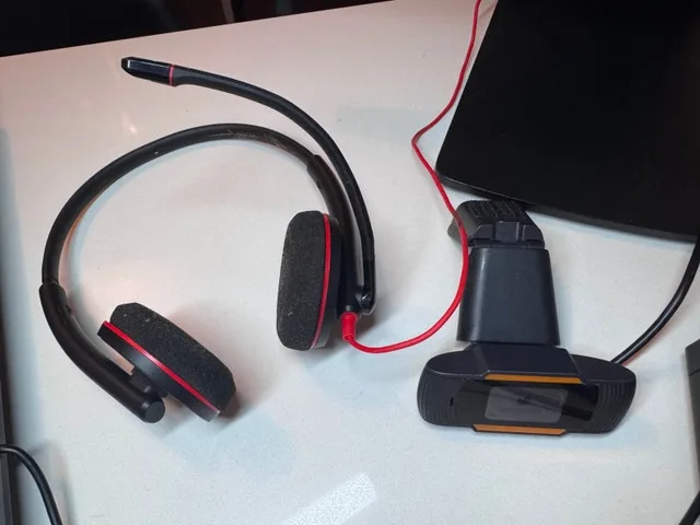 HP EliteDesk 800 G6 Mini PC+Dual Monitors,i7 / 16GB +Cam+Headset image indicator(6)