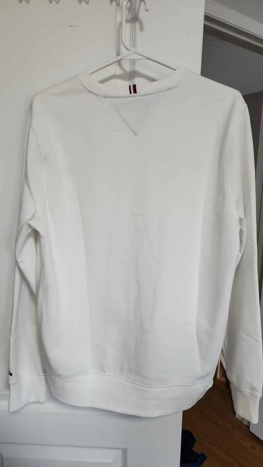 Tommy Hilfiger White Crewneck Sweater – Men’s Medium – Excellent image indicator(2)