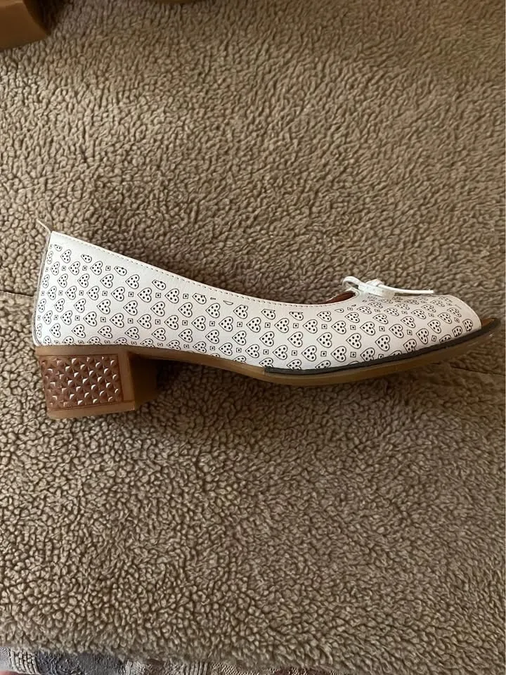 Chaussures blanches à bout ouvert image indicator(2)