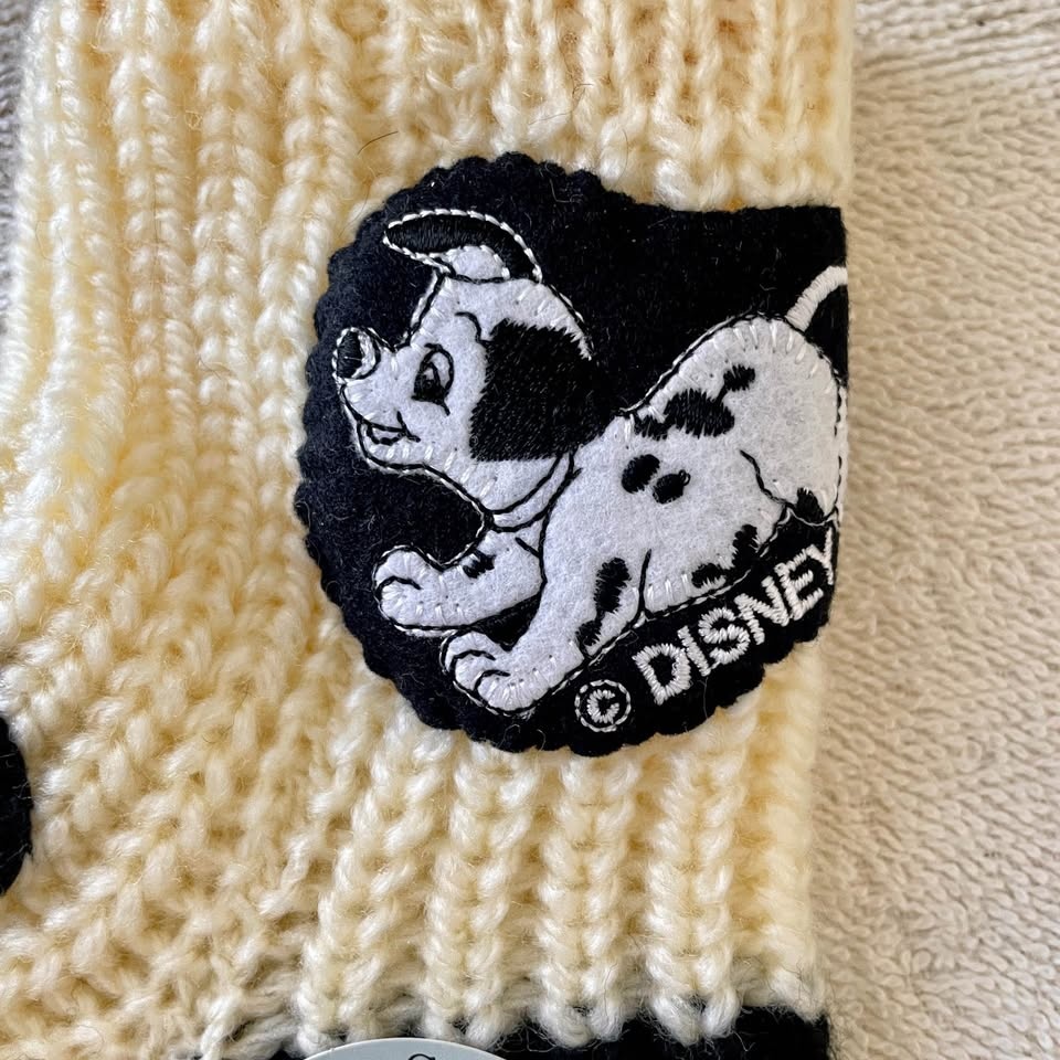 US Women’s 6–7 101 Dalmatians Cozy Knit Socks - photo 4