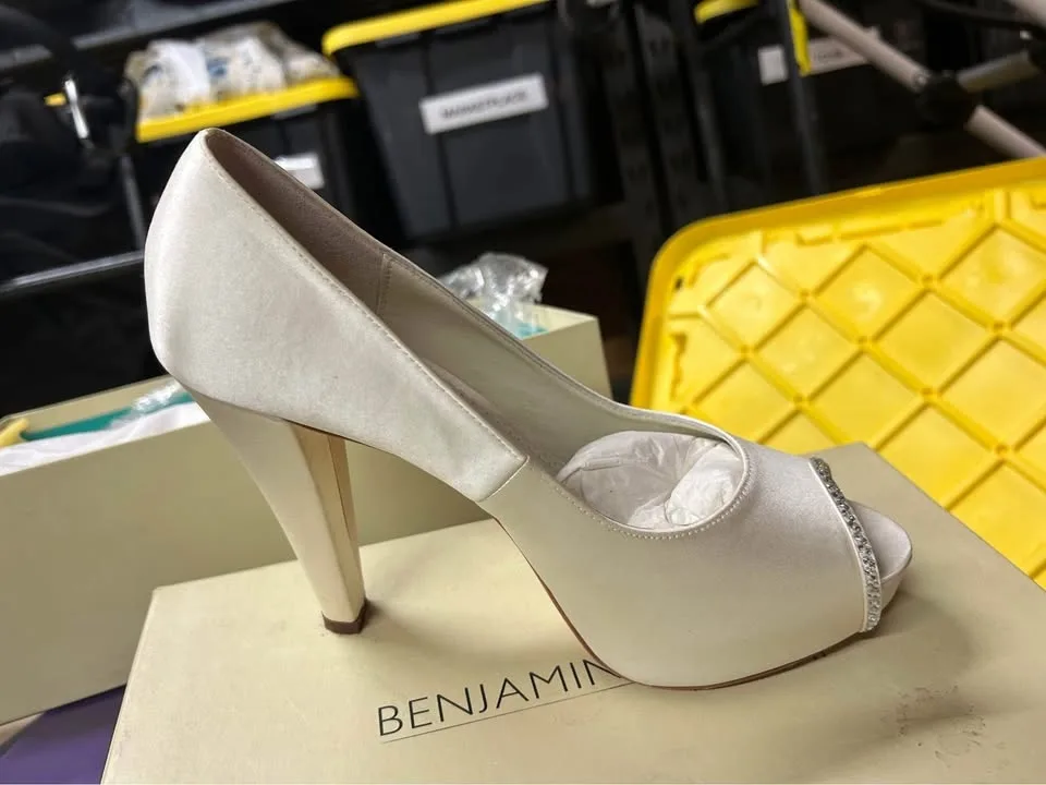 Benjamin Adam's wedding shoes image indicator(2)