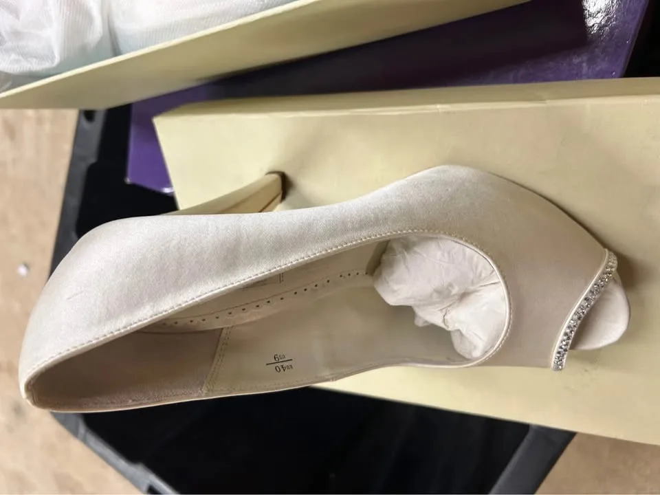 Benjamin Adam's wedding shoes image indicator(3)