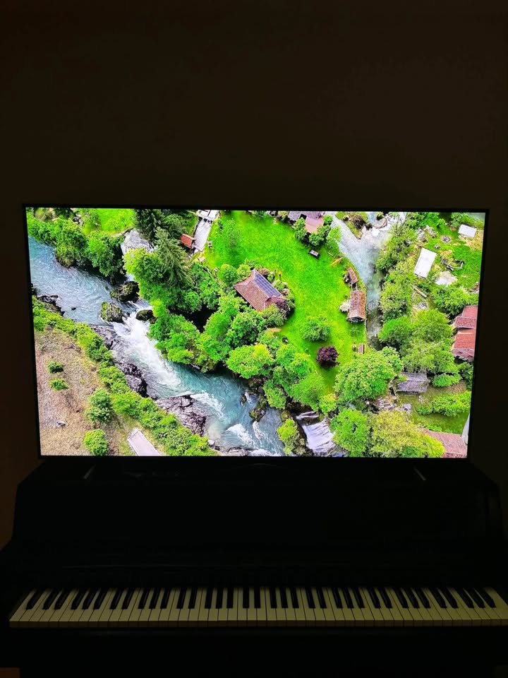 Samsung 60” QLED 4K Smart TV (Q60B Series) - Excellent - photo 3