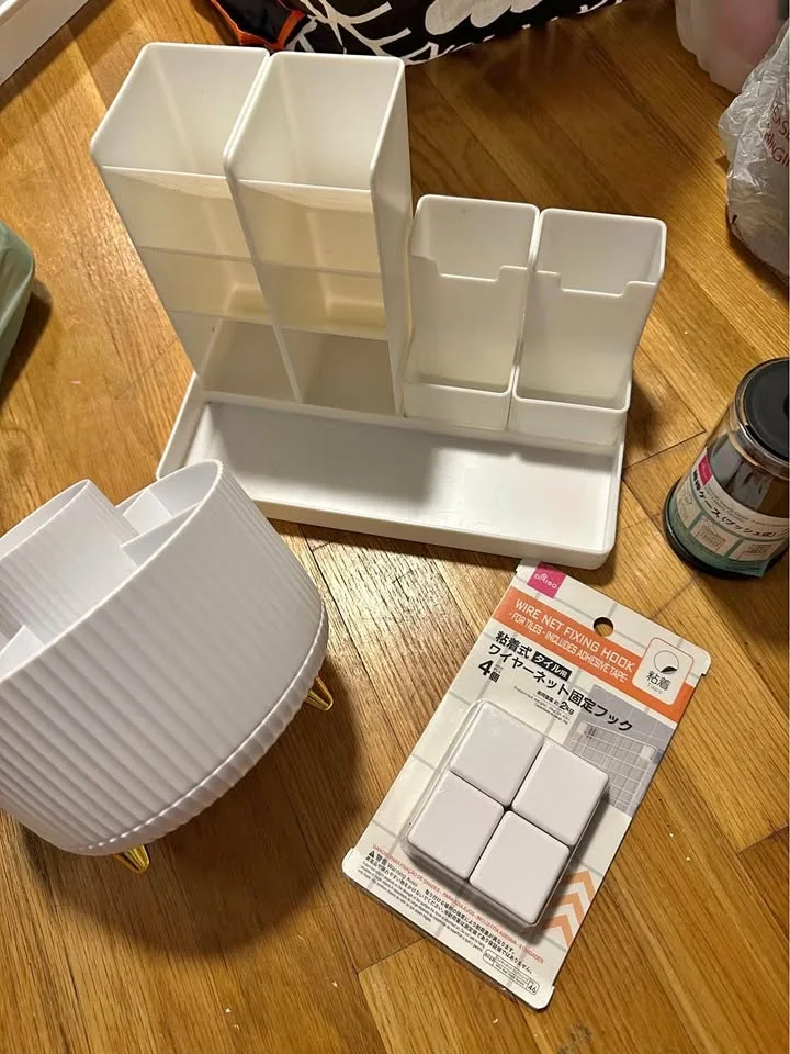 Pop Up Cotton Swab Holder