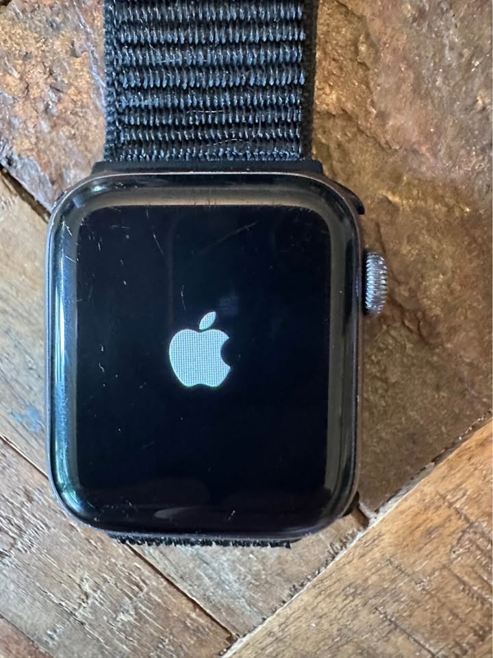 Apple Watch Series 5 40mm - photo 2