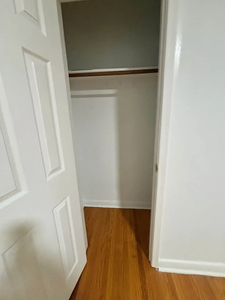 Private room for rent image indicator(2)