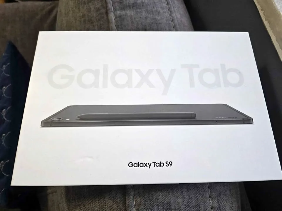 Samsung Galaxy Tab S9 – 256GB + S Pen + Case –LIKE NEW