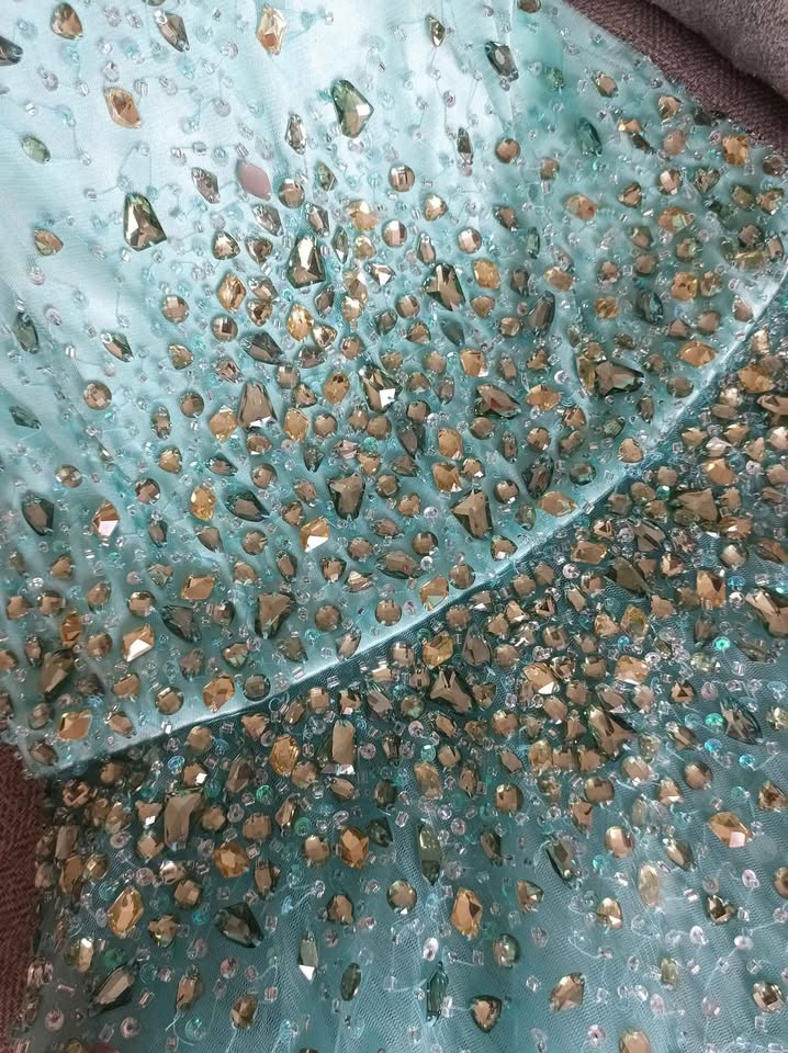 Stunning Dress with Swarovski Crystals for Sale! - photo 2