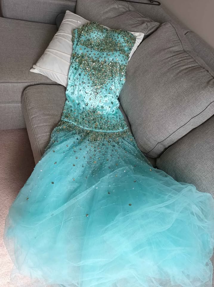Stunning Dress with Swarovski Crystals for Sale! - photo 3