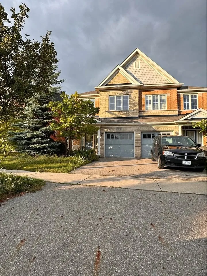 Shared Master Bedroom - Steps From Ridgeway Plaza