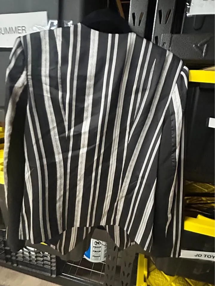 BCBG blazer image indicator(3)